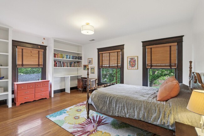 Building Photo - Beautiful Historic 4BR/3BA Gem | Hillsboro...