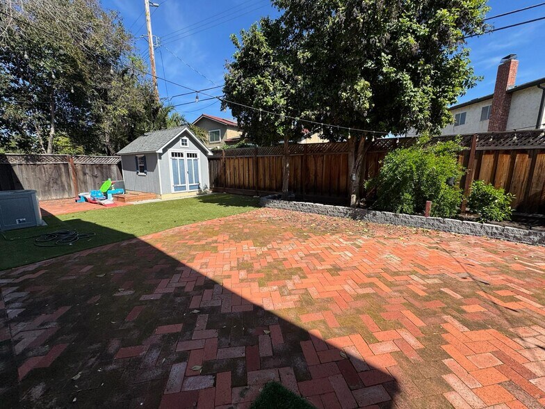 Building Photo - 5868 Lean Way