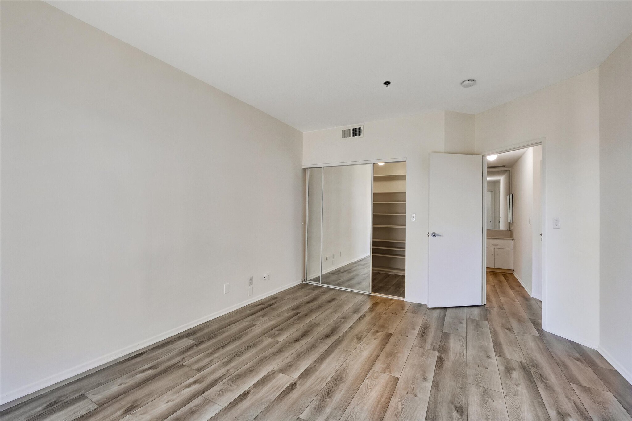 Building Photo - 10601 Wilshire Blvd