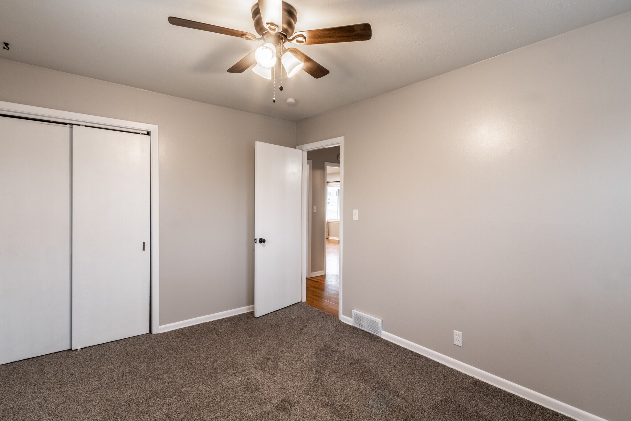 Building Photo - 1218 Sunset Dr