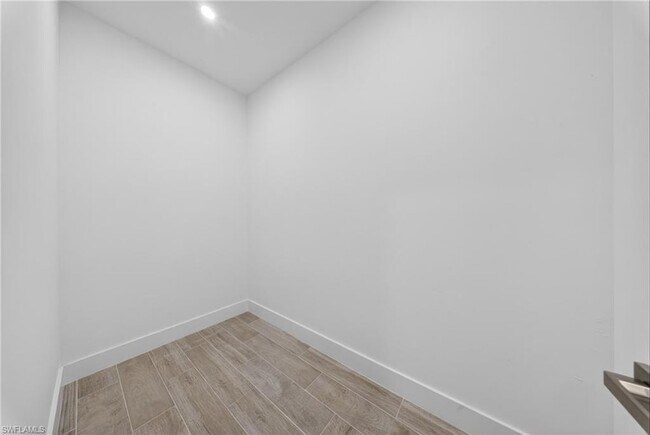 Building Photo - 1204 Moore Ave