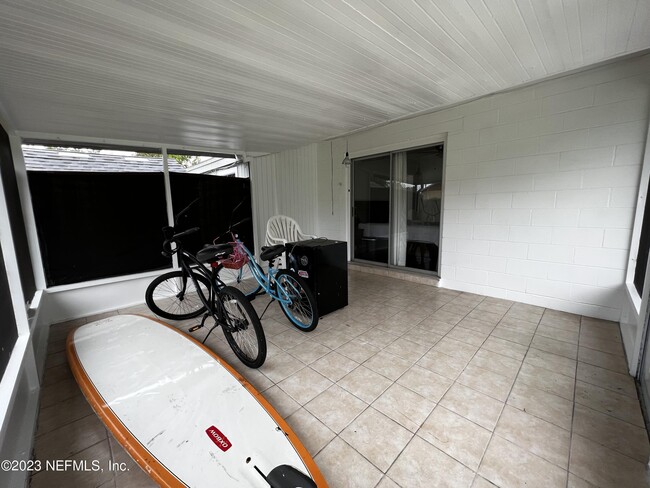 Building Photo - 451 Whiting Ln
