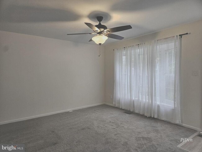 Building Photo - 284 Oakwood Village Ct