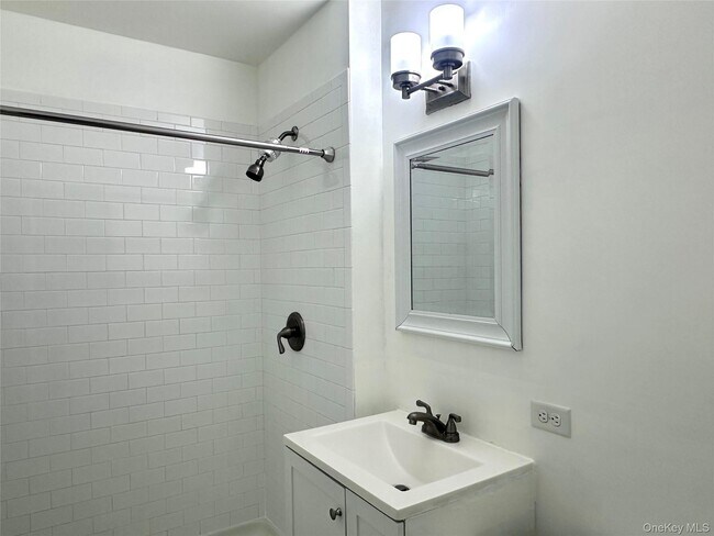 Building Photo - 3 Loudon Dr