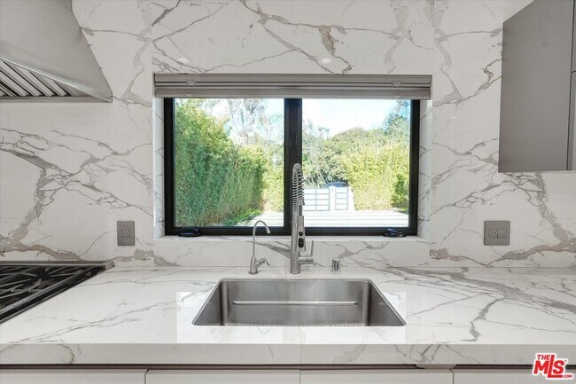 Building Photo - 11364 Sunset Blvd