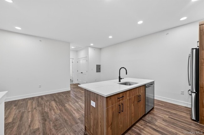 Building Photo - 19 Welling Pl