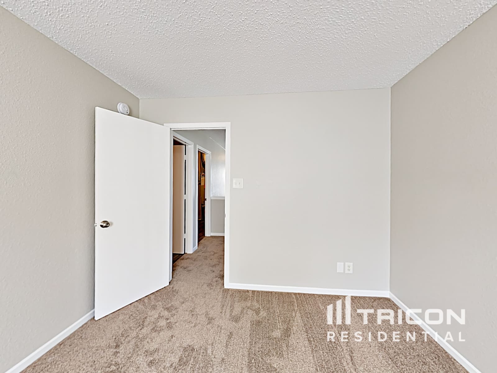 Building Photo - 6880 W Littleton Dr
