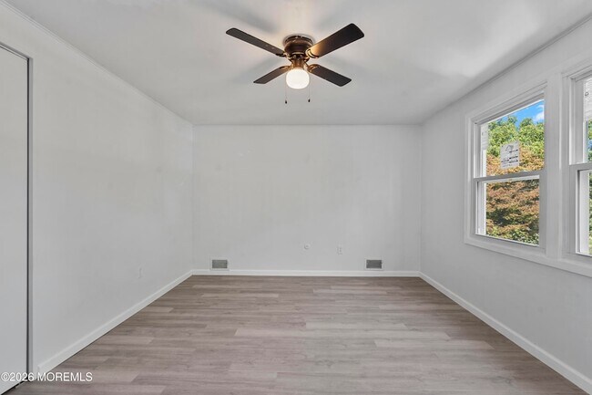 Building Photo - 8 Holton Ln