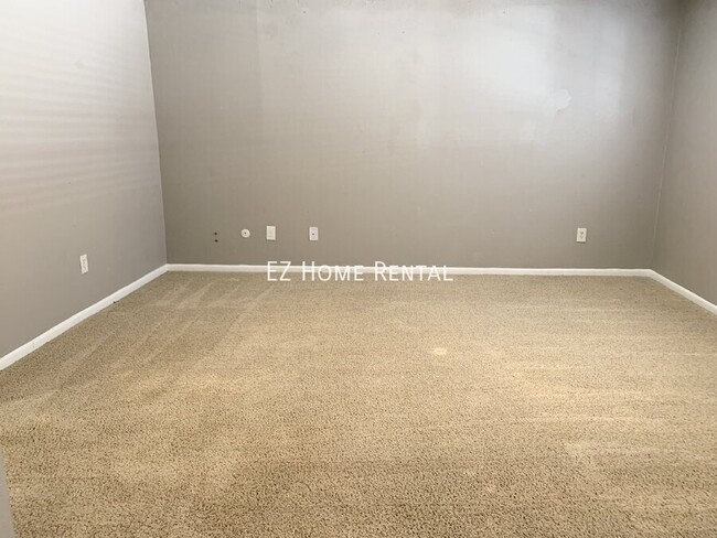 Building Photo - Welcome To Your Well-Maintained 1 Bedroom,...