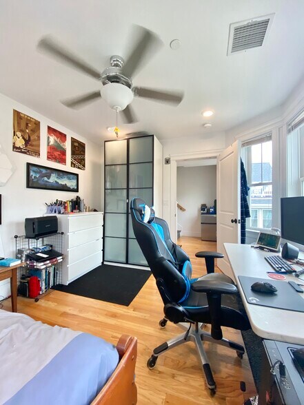 Building Photo - 14 Fern St