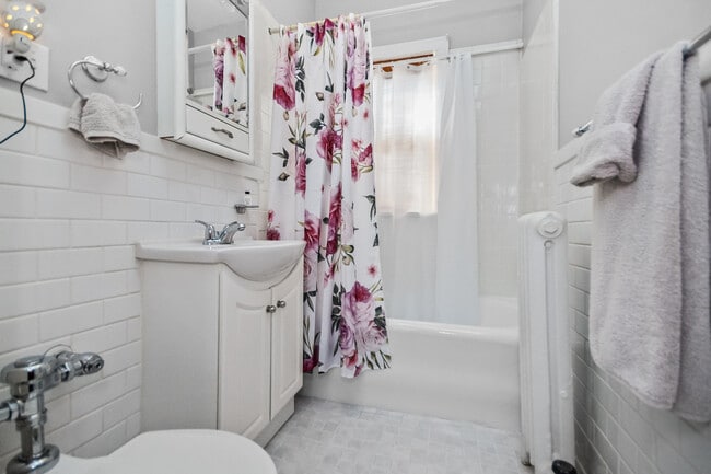 Building Photo - 212 N Oak Park Ave