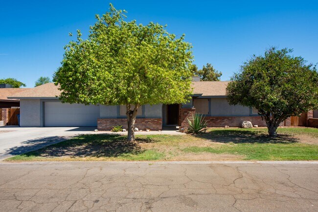Building Photo - 3460 E Sombra Ln
