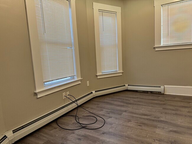 Building Photo - 16 Bloomfield St