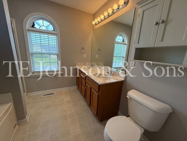 Building Photo - Charming 3-Bedroom Home with Modern Comfor...