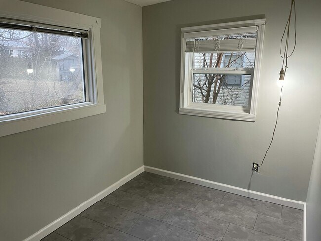 Building Photo - 441 W Catalpa St