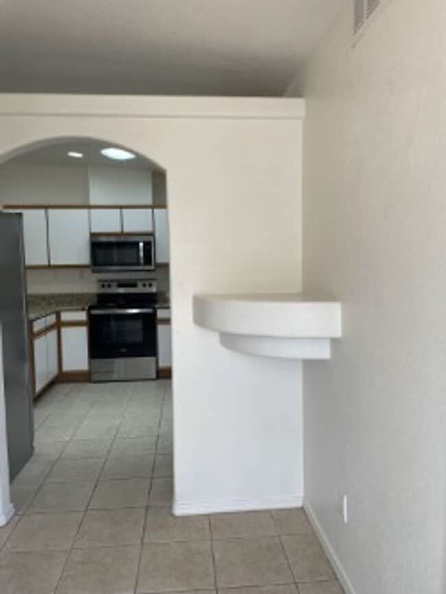 Building Photo - LAKE1335