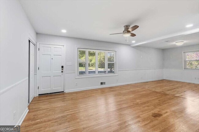 Building Photo - 2815 Carolyn Dr