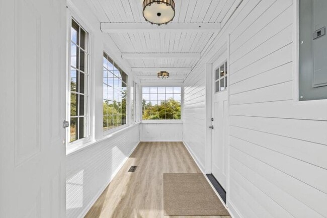 Building Photo - 2 bedroom in Seattle WA 98136