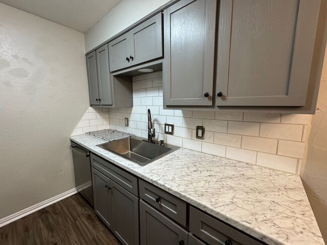 Building Photo - 257 Brettwood Dr