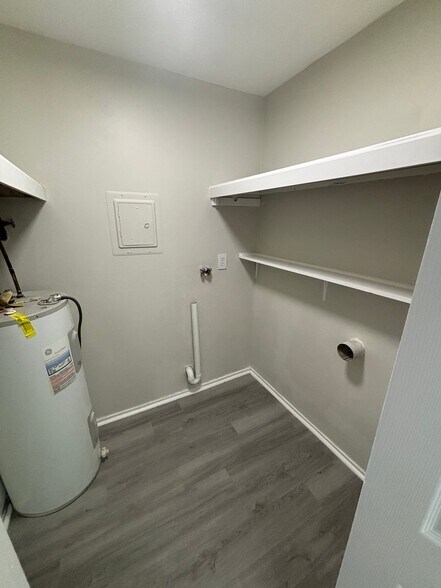 Building Photo - 2-4-4 N Liberty Ave