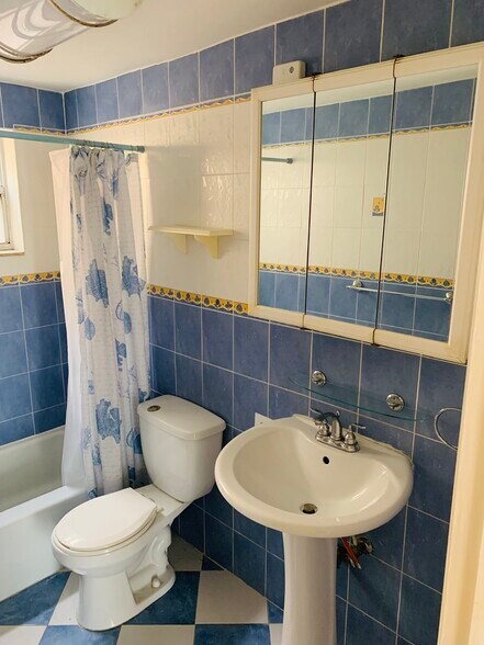 Building Photo - 1750 W 46th St