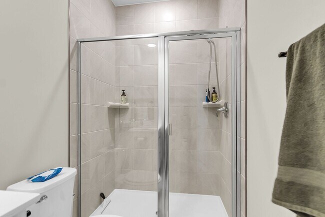 Building Photo - Beautiful 4-Bedroom, 3.5-Bathroom Townhome...