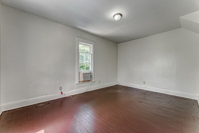 Building Photo - 975 Dorsey Ave