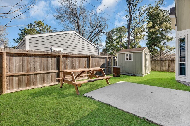 Building Photo - 6818 Catarina Cir