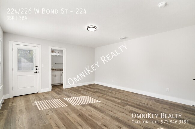 Building Photo - 224/226 W Bond St-224