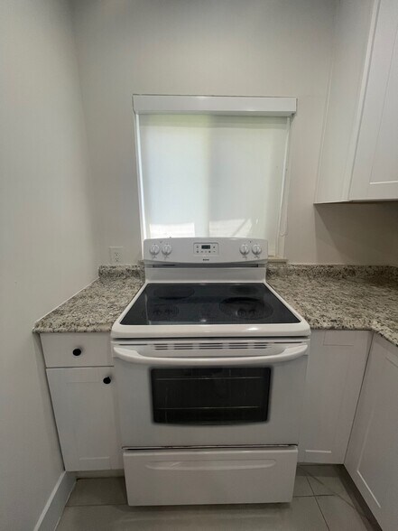 Building Photo - 2510 SW 27th St