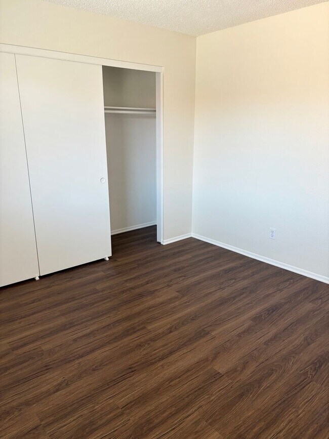 Building Photo - **GREAT 2 BEDROOM/2 BATHROOM/GATED CONDO I...