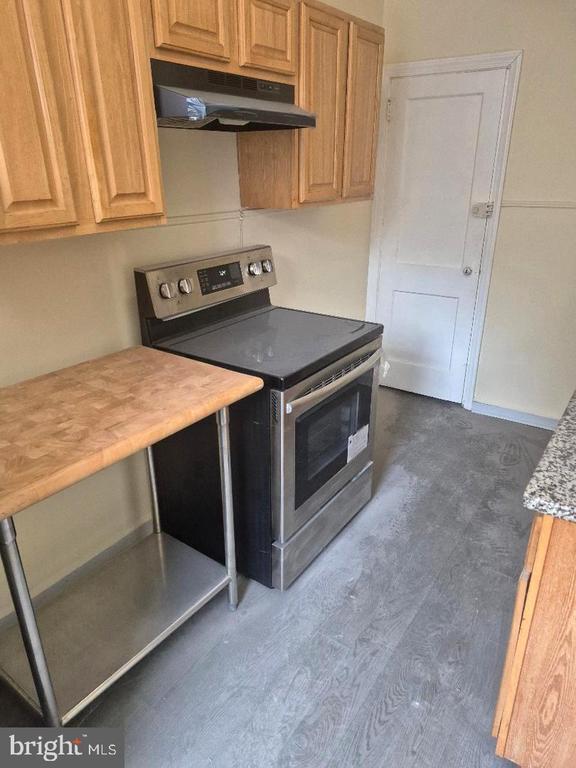 Building Photo - 5345 W Columbia Ave