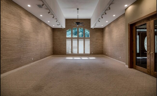 Building Photo - 217 Mecca Dr