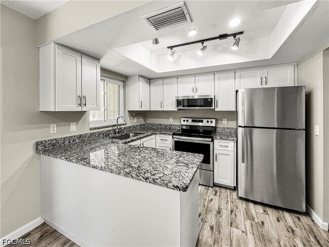 Building Photo - 18660 Miami Blvd