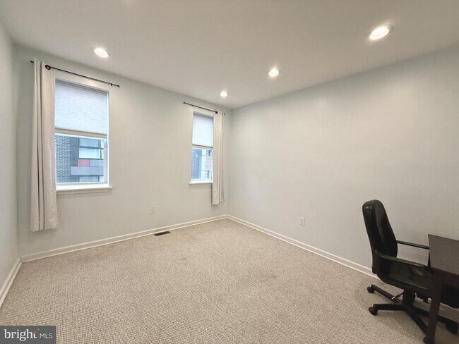 Building Photo - 1551 S Lambert St