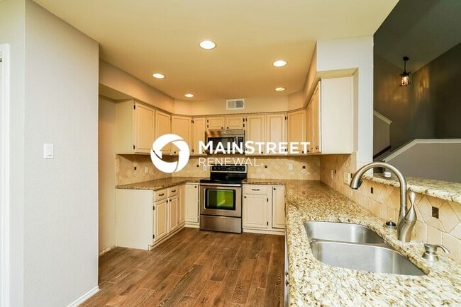 Building Photo - 3 Bedroom Pet-Friendly Home in Carrollton, TX with Main Street Renewal