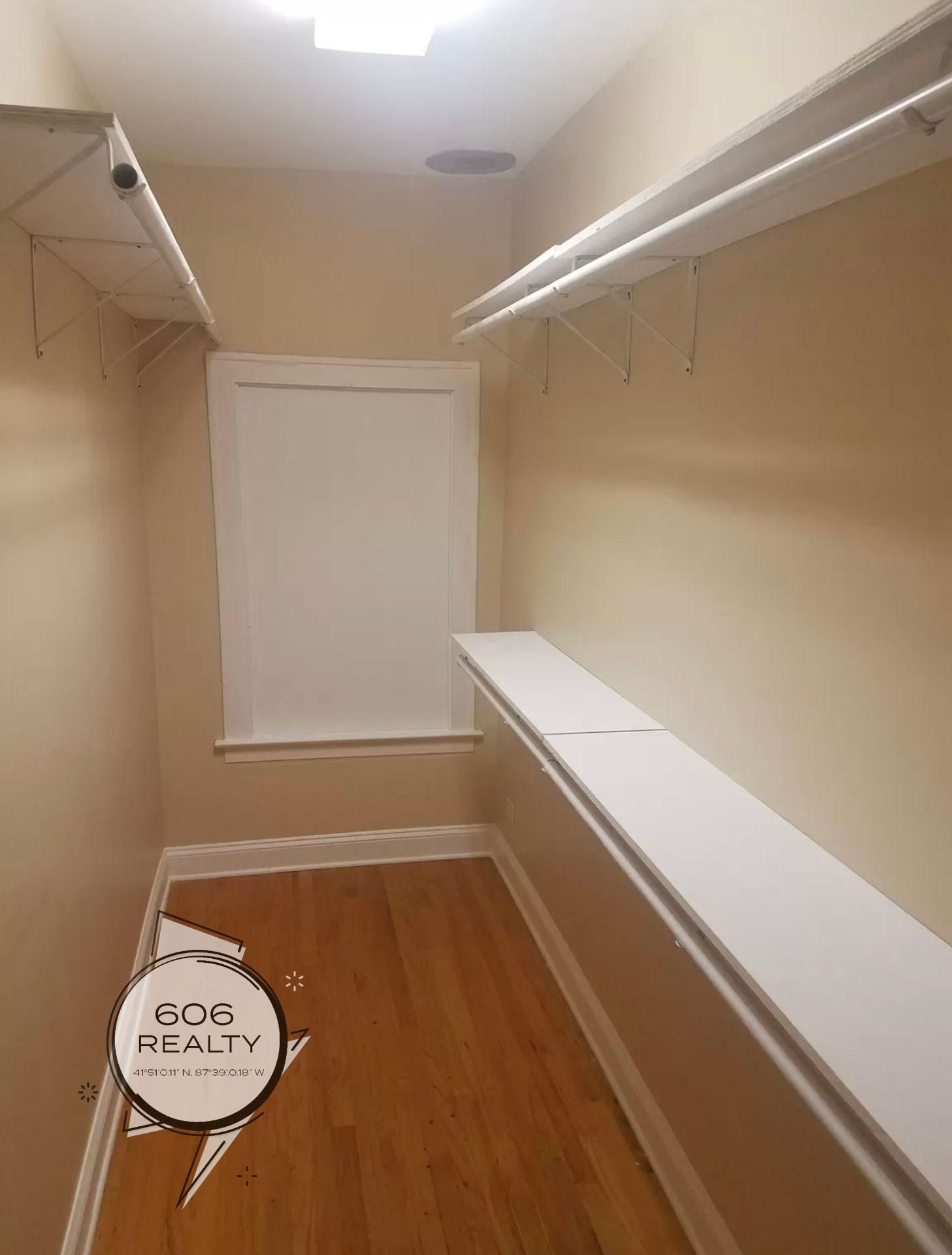 Building Photo - 2140 Clarence Ave