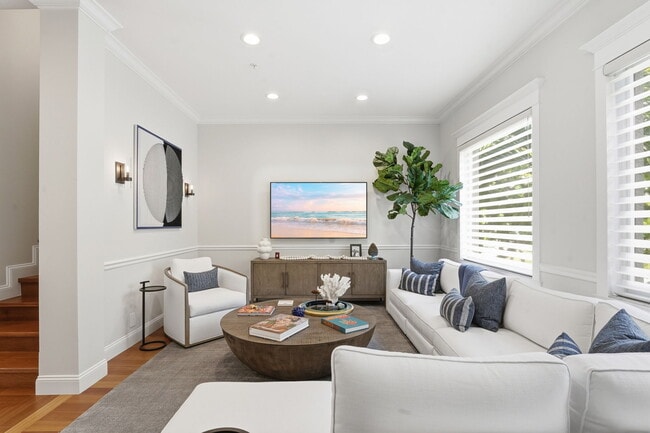 Building Photo - 921 Osceola Dr