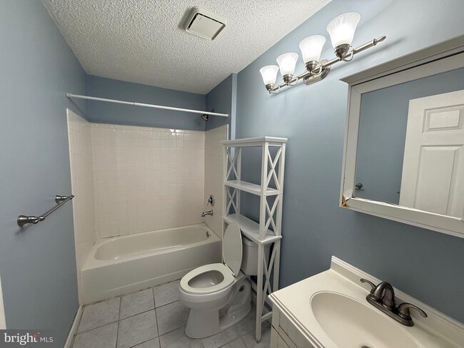 Building Photo - 22 Rickard Ct