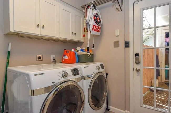 Building Photo - 10519 Jaycreek Dr