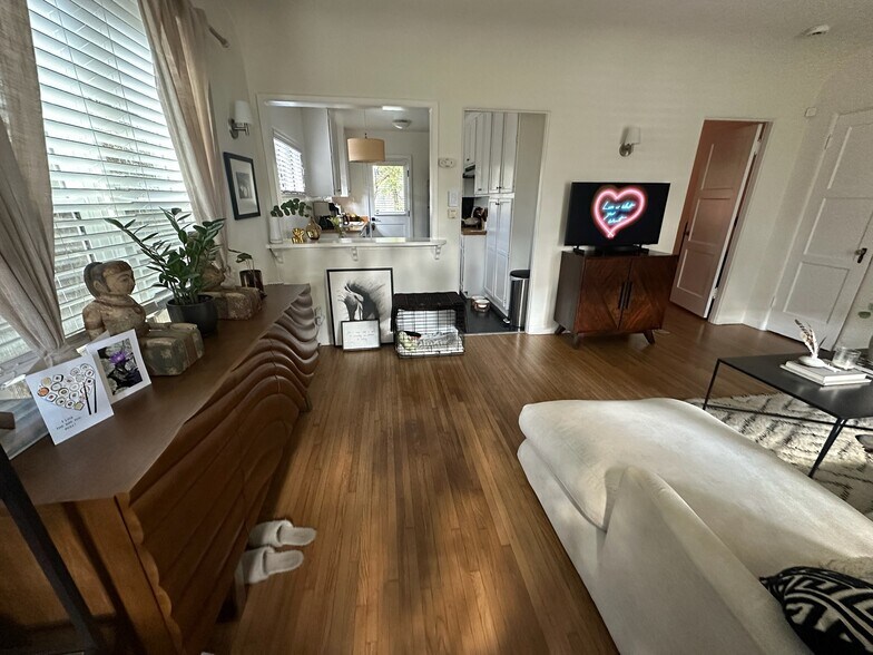 Building Photo - 617 Woodlawn Ave