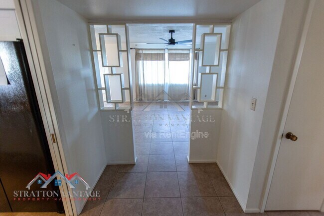 Building Photo - 5706 E Des Moines St