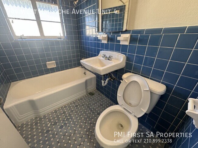 Building Photo - 944 W Huisache Ave