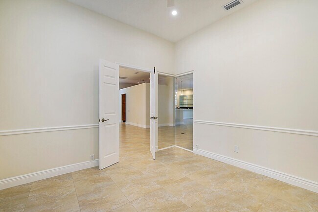 Building Photo - 19009 SE Old Trail Dr W