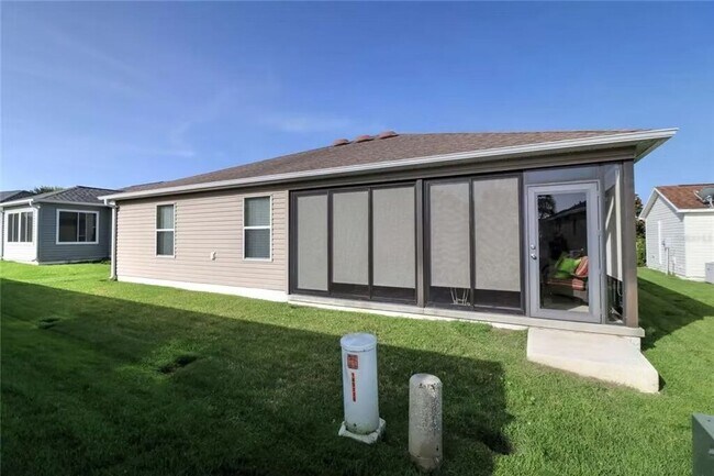 Building Photo - 2393 Carriage Hill Way