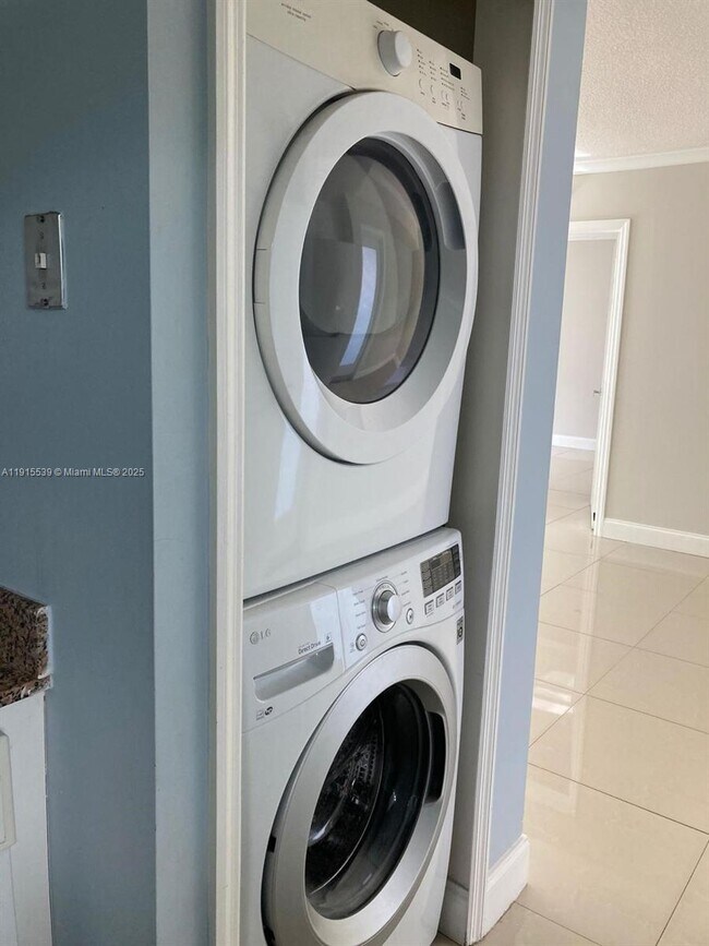 Building Photo - 7800 Collins Ave