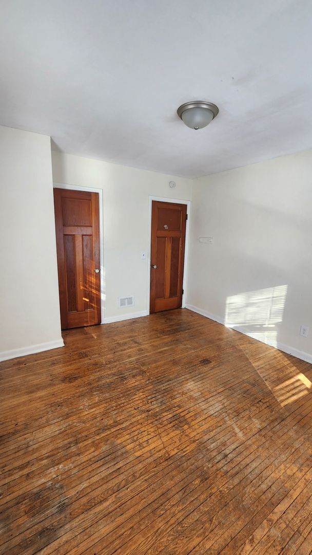 Building Photo - 3 bed 1 bath