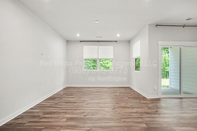Building Photo - 9512 Munsing Dr