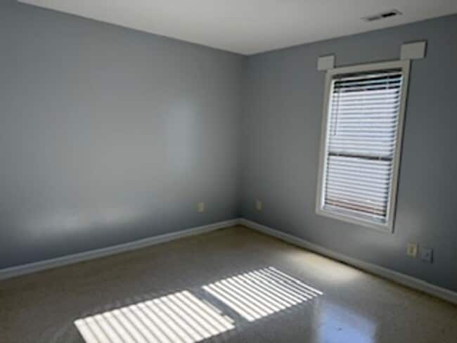 Building Photo - 245 Lakewood Dr