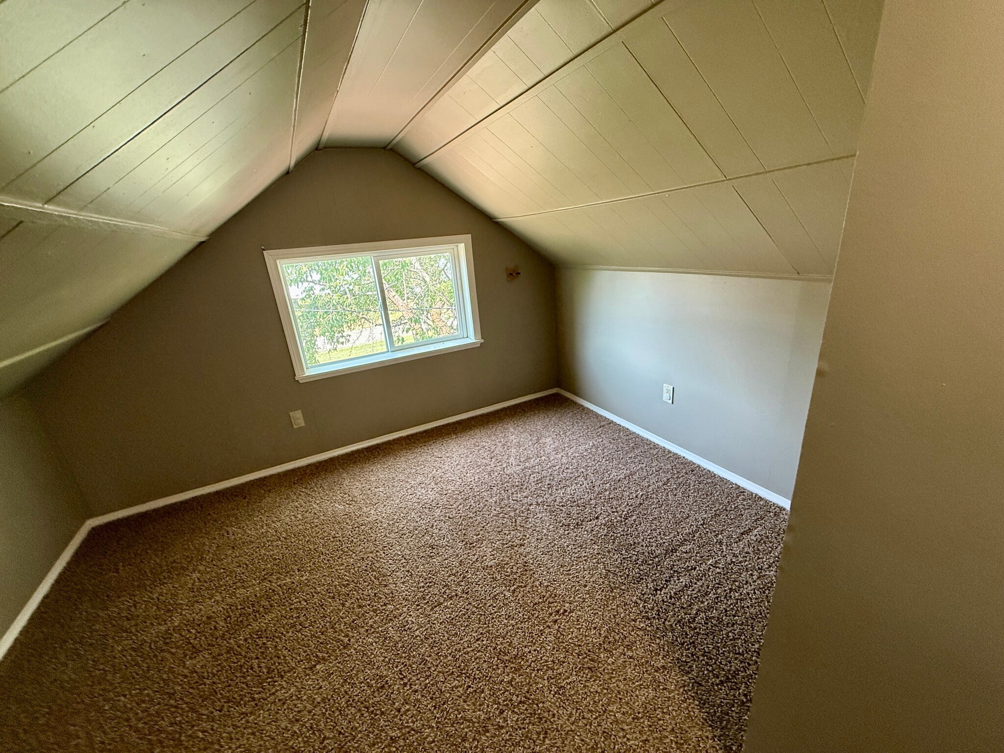 Bonus Room - 14119 E 8th Ave